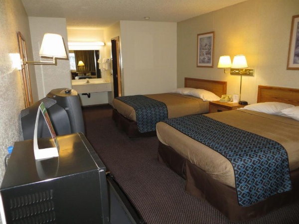 Super 8 by Wyndham Susanville image 24