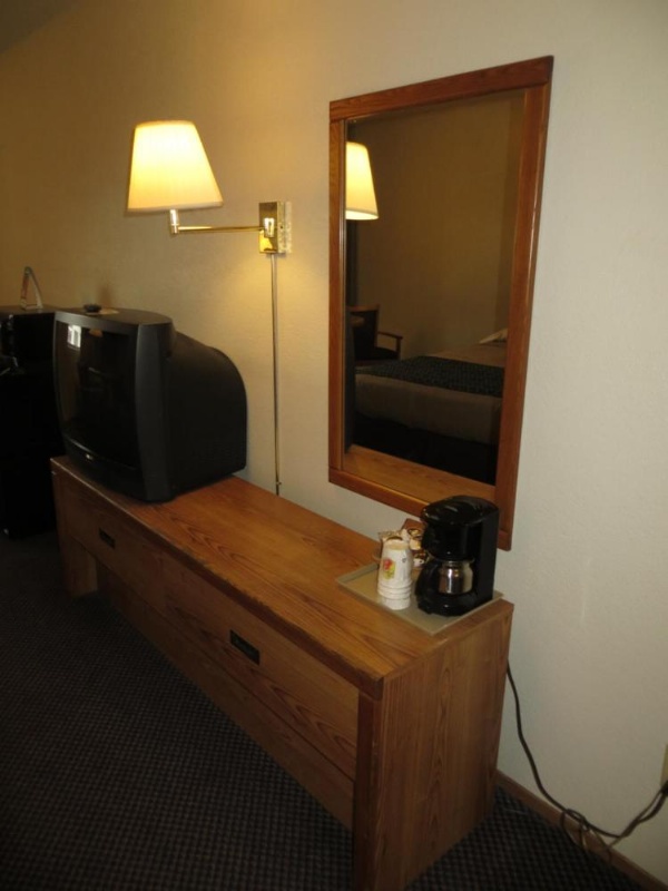 Super 8 by Wyndham Susanville image 32